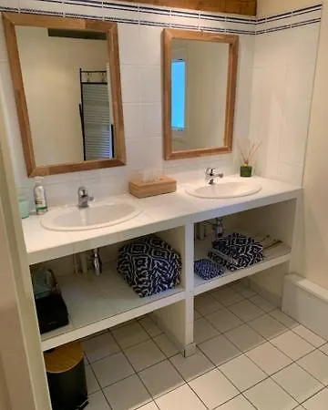 Holiday home Charmante Annexe Au Coeur D'un Joli Parc Arbore Monce-en-Belin